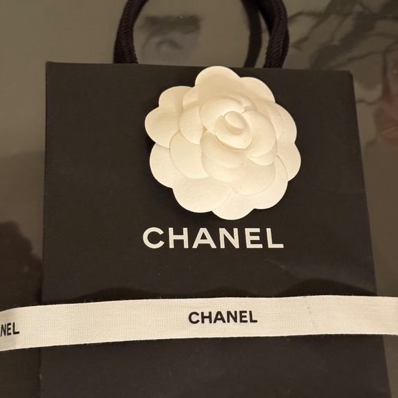 Brand New CHANEL 23A Gold Interlock CC Logo Statement Stud Earrings - Picture 5 of 5